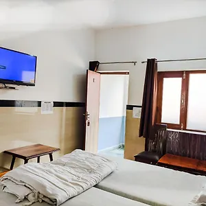 Goverdhan - Close To Railway Station And Bus Stand Hotel